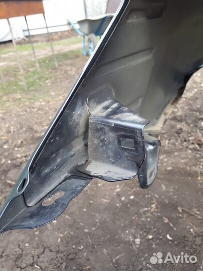 Крыло переднее