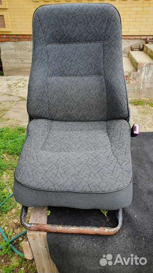 Автомобильное сиденье