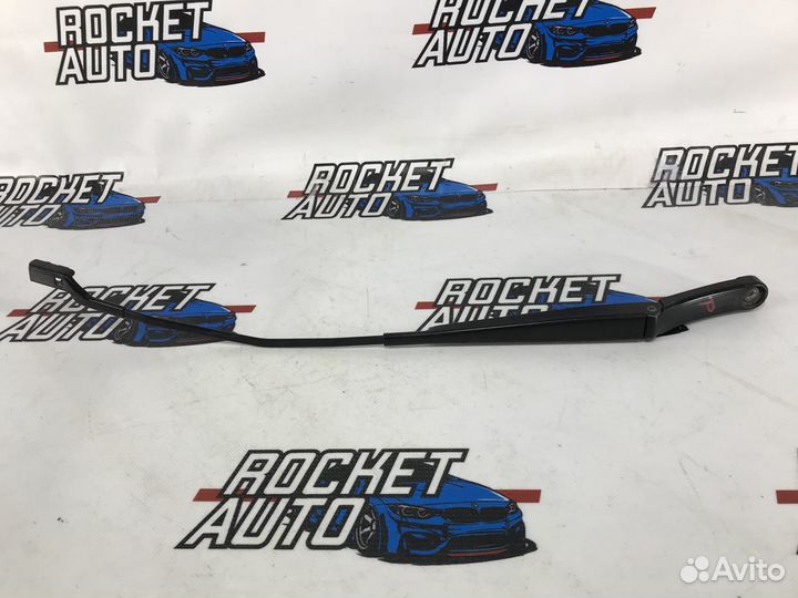 Поводок стеклоочистителя перед правый Skoda Rapid