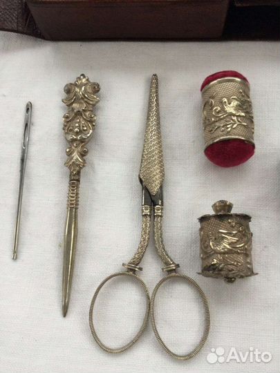 Антикварный набор для шитья