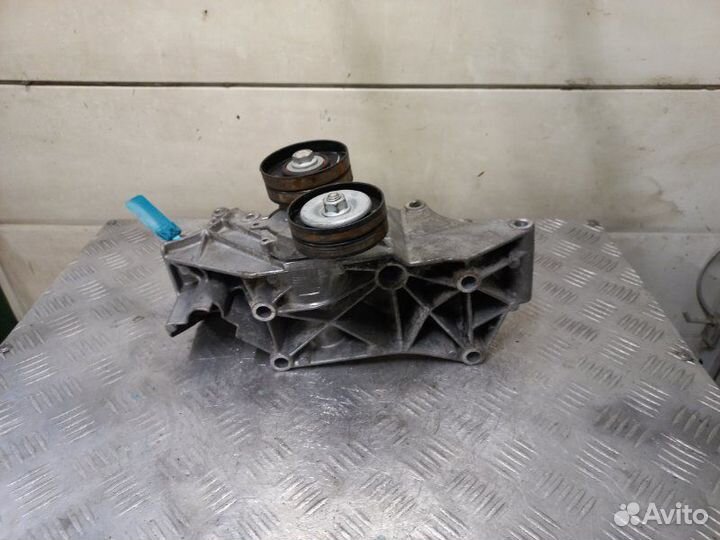 Кронштейн генератора Volkswagen Bora 1.6 AZD