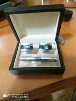 Запонки и зажим