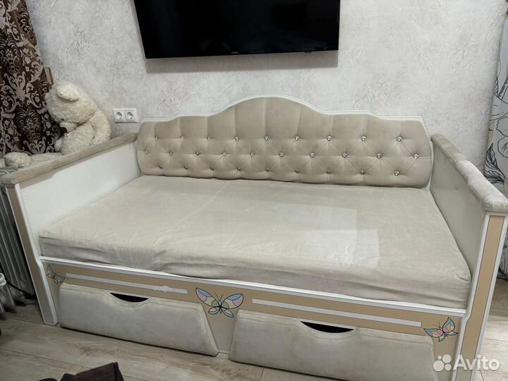 Диван