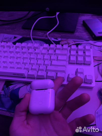 Air Pods кейс + один наушник