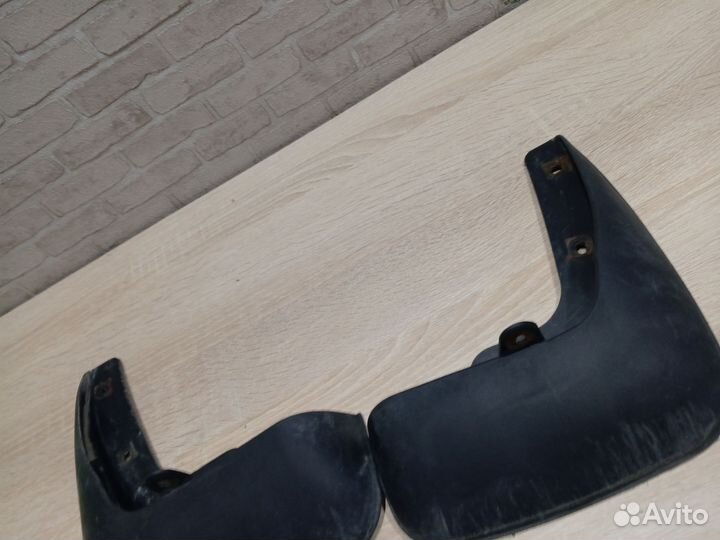 Брызговики задние на Toyota avensis