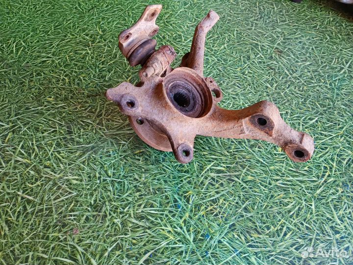 Поворотный кулак Левый Фольксваген пассат B4 1994г