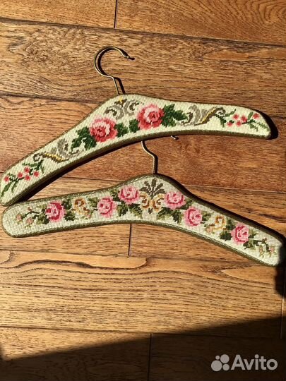 Вышитые винтажные плечики-вешалка Германия