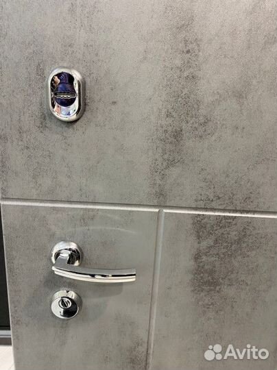 Дверь Marcus Титан шагрень, Белый ясень с зеркалом