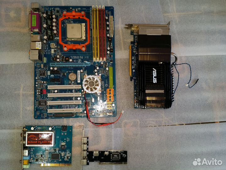 Материнская плата с процессором и памятью