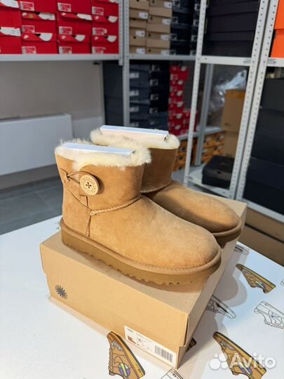 Женские UGG Mini Bailey Button II 