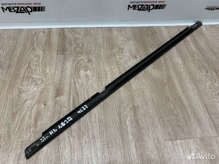Молдинг стекла двери задней левой Mercedes W251 R