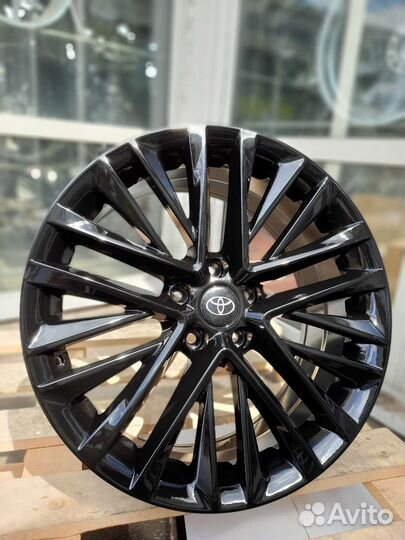 Диски на Toyota, Lexus R18 5x114 чёрный глянец