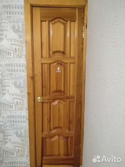 Дверь деревянная для дома и дачи