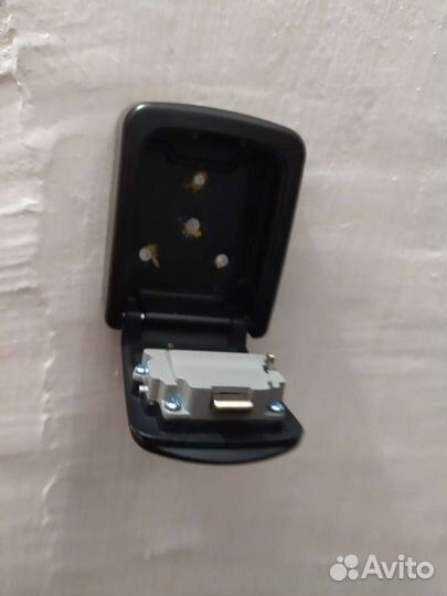 Ключница настенная металлическая