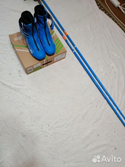 Комплект лыжные палки и ботинки