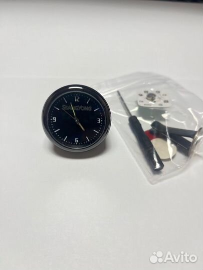 Часы черные с логотипом Ssangyong