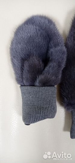 Варежки женские