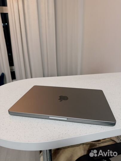 Apple MacBook Pro 14 M1