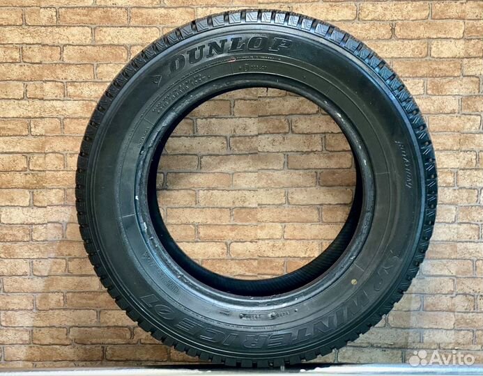 Dunlop SP Winter Ice 01 215/65 R16