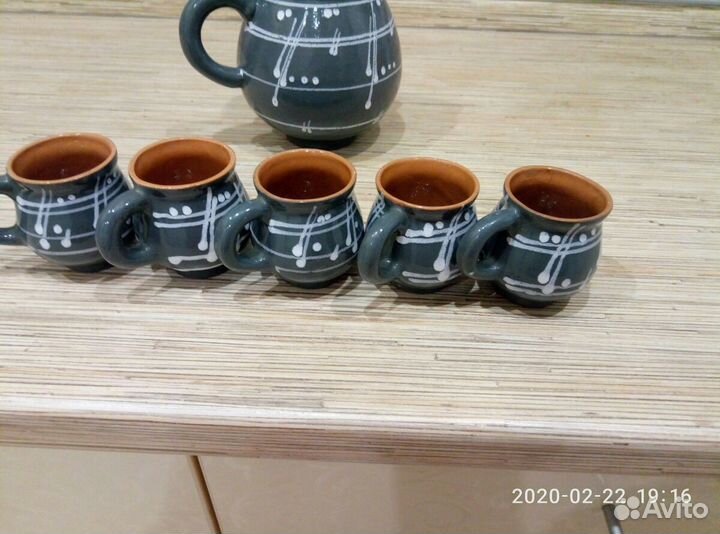 Кувшин и кружки