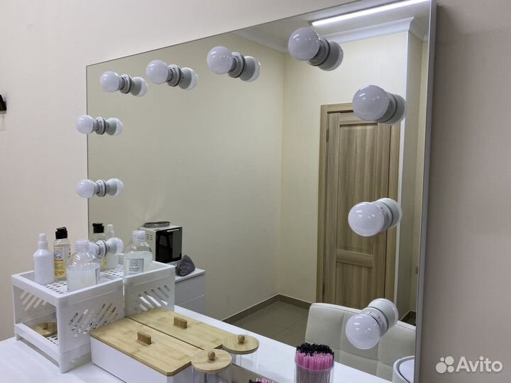 Столик для бровиста