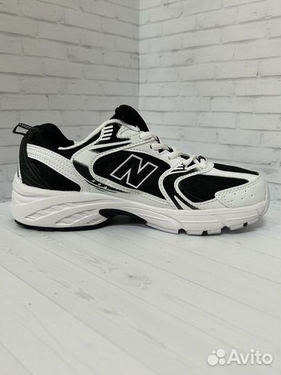 Кроссовки NEW balance 530 черно-белые р-ры 38, 42