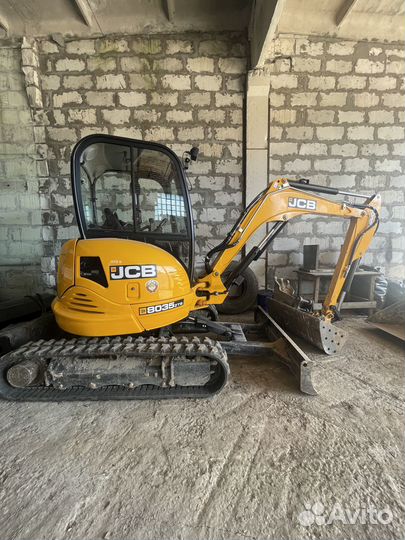 Машинист мини экскаватора JCB 8035