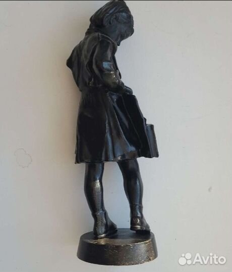 Каслинское литьё Ученица