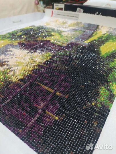 Картина выложенная стразами