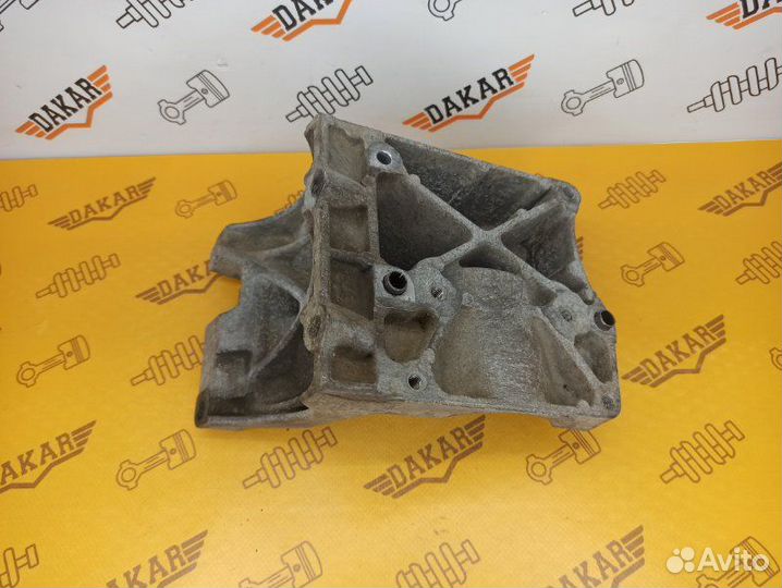 Кронштейн компрессора кондиционера Ford Focus CB8