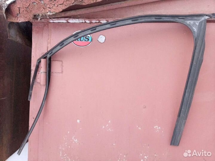 Уплотнитель двери