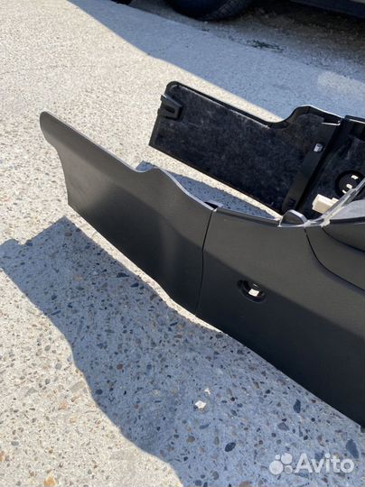 Консоль центральная подлокотник Kia Sorento 2