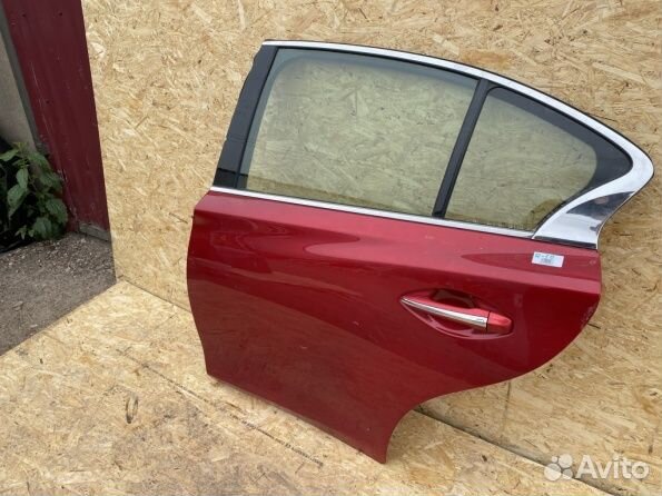 Задняя левая дверь Infiniti Q50