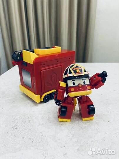 Трансформер Robocar Poli Рой с гаражом пожарного