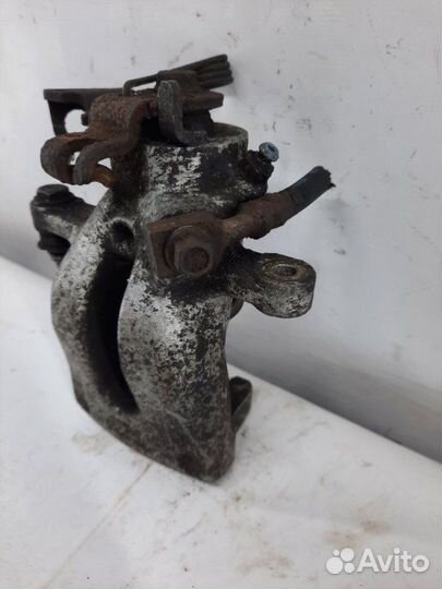 Суппорт тормозной задний правый Opel Zafira B