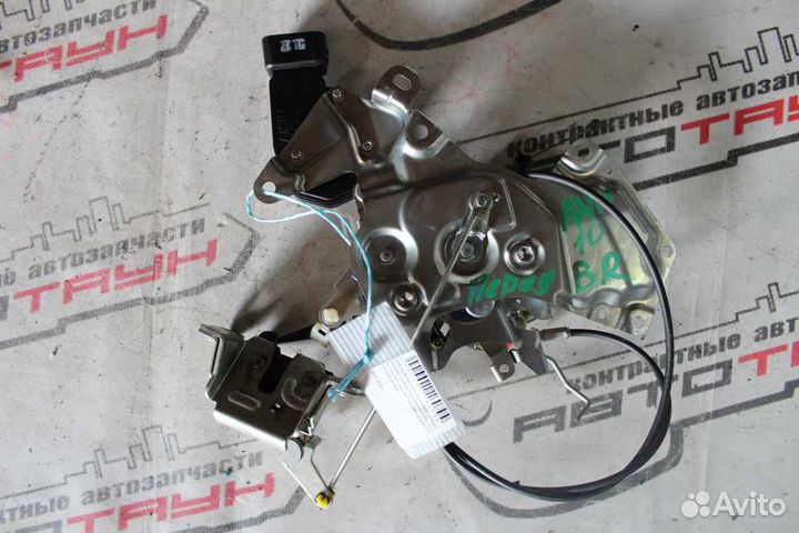 Замок двери toyota isis ANM10G ANM10W ANM15G ANM15