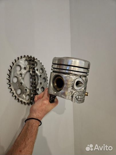 Вешалка для мотошлема