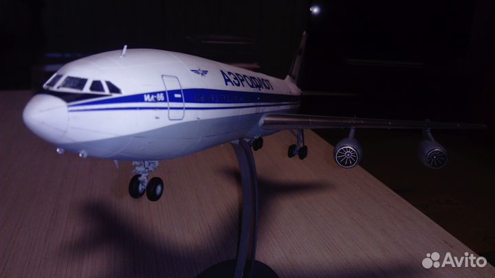 Модель Ил-86 в масштабе 1:144