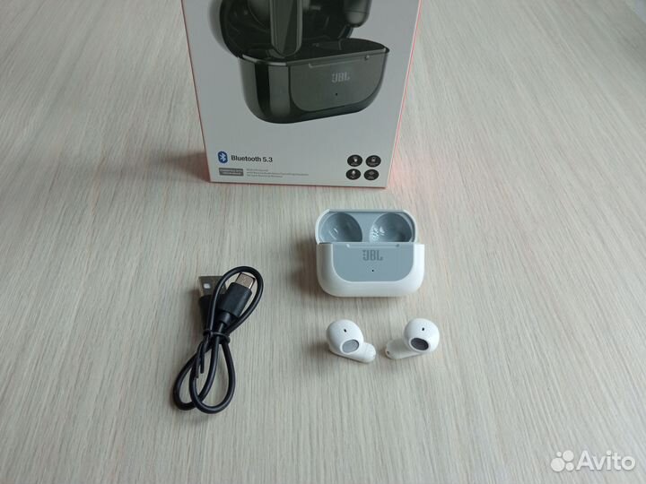 Беспроводные наушники JBL tune buds 18