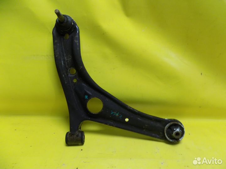 Рычаг передний правый Toyota Yaris / Vitz