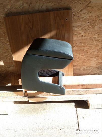 Подлокотник на LADA vesta