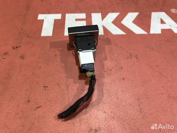 Кнопка аварийки Шкода Суперб 3Т