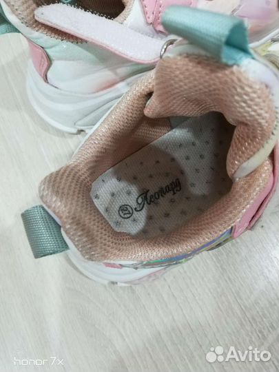 Кроссовки детские на девочку размер 27