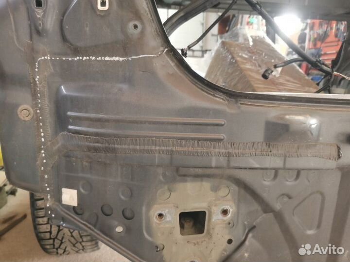 Панель задний Toyota Avensis 3