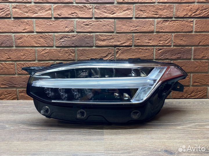 Фара левая Volvo XC90