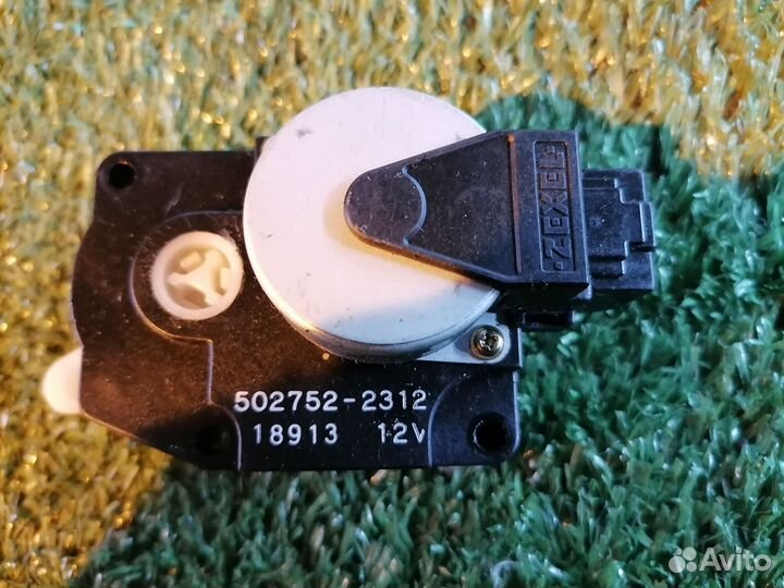 Радиатор кондиционера 272804N000 Nissan Serena PNC