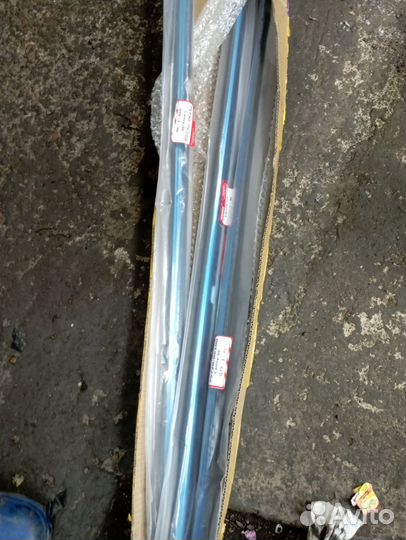 Молдинг стекла двери camry 06