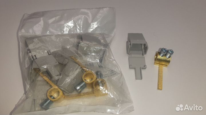 Вводная клемма для гребенчатых шин 1P-3P. EZ9XPC04