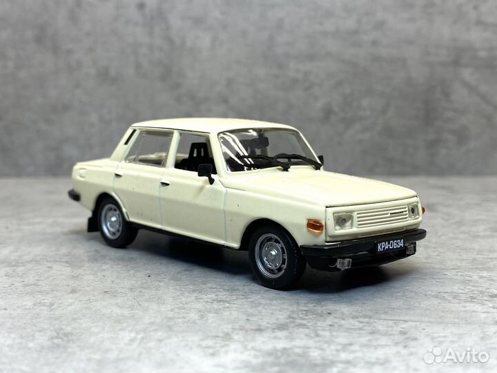 Коллекционная модель Wartburg -353 1:43 DeA