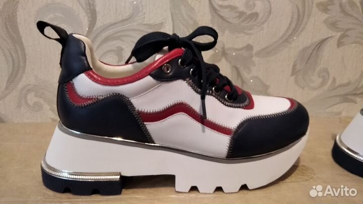 Кроссовки из натуральной кожи